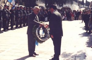 Παραλαβή και κατάθεση στεφάνου στο μνημείο πεσόντων κατά τους Βαλκανικούς πολέμους κατά την Εθνική Επέτειο της 25ης Μαρτίου